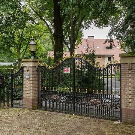 בית נופש Amsterdamgarden - Stunning Garden With Pool Close To Amsterdam *