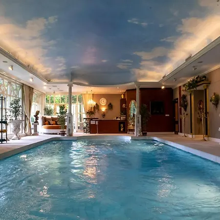 בית נופש Amsterdamgarden - Stunning Garden With Pool Close To Amsterdam