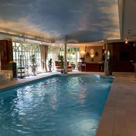 בית נופש Amsterdamgarden - Stunning Garden With Pool Close To Amsterdam לארן